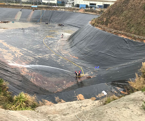 站前废水池清理